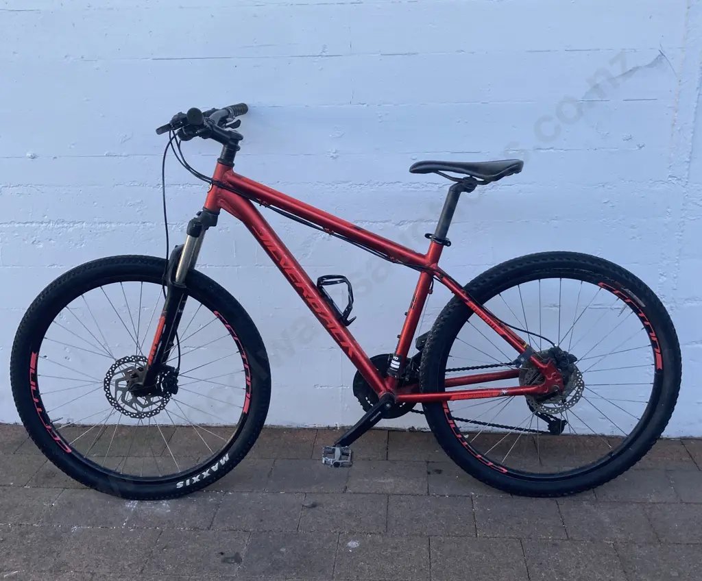Red Silverback Stride 275HD Mountain Bike Image 1++